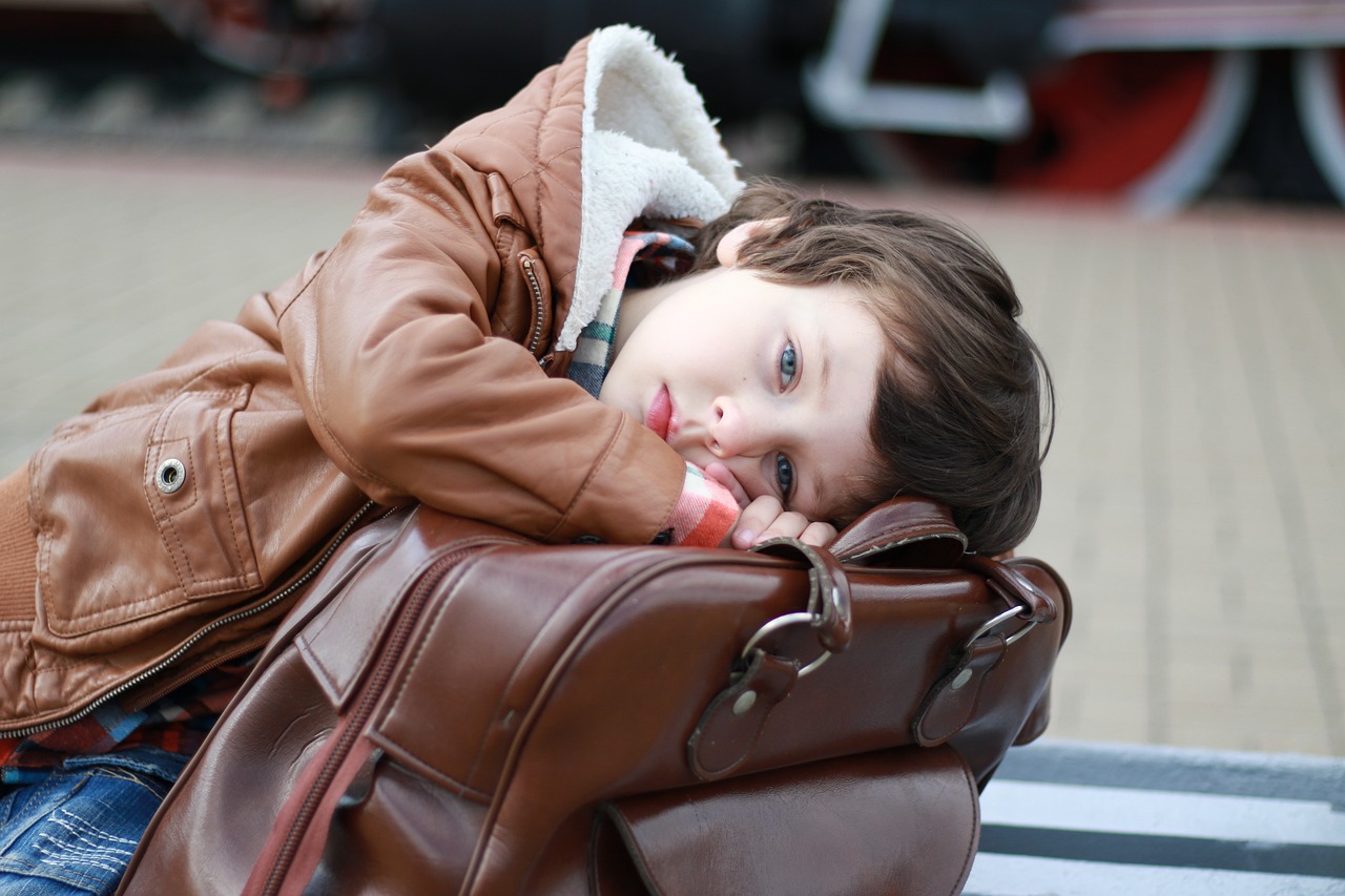 如何拿试管代生的孩子的手机（如何从试管代生的孩子手中拿走手机）