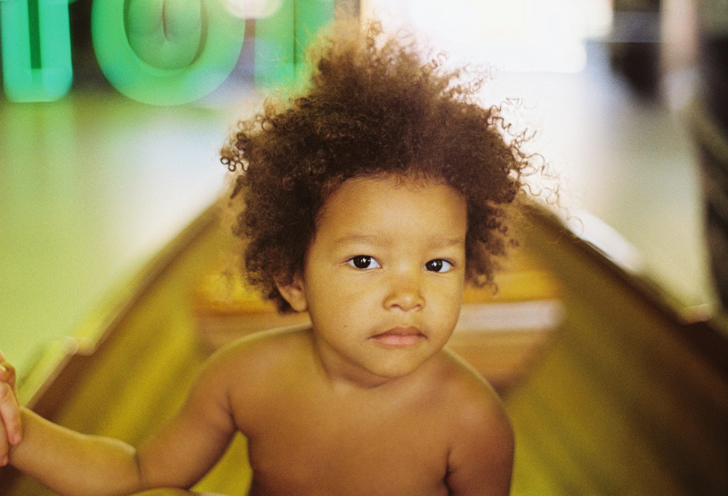 正常孕妈供卵生的宝宝走路图片（正常孕妈供卵生的宝宝走路姿势）